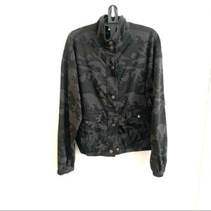 Supplies grey camo jacket drawstring hem size small in Women